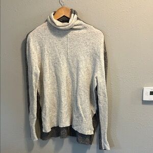 Athleta Transit‎ Extra Fine Merino Wool Blend Turtleneck Sweater Grey